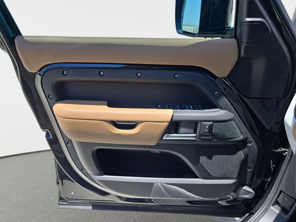 New 2026 Santorini Black Land Rover X-Dynamic SE image 28
