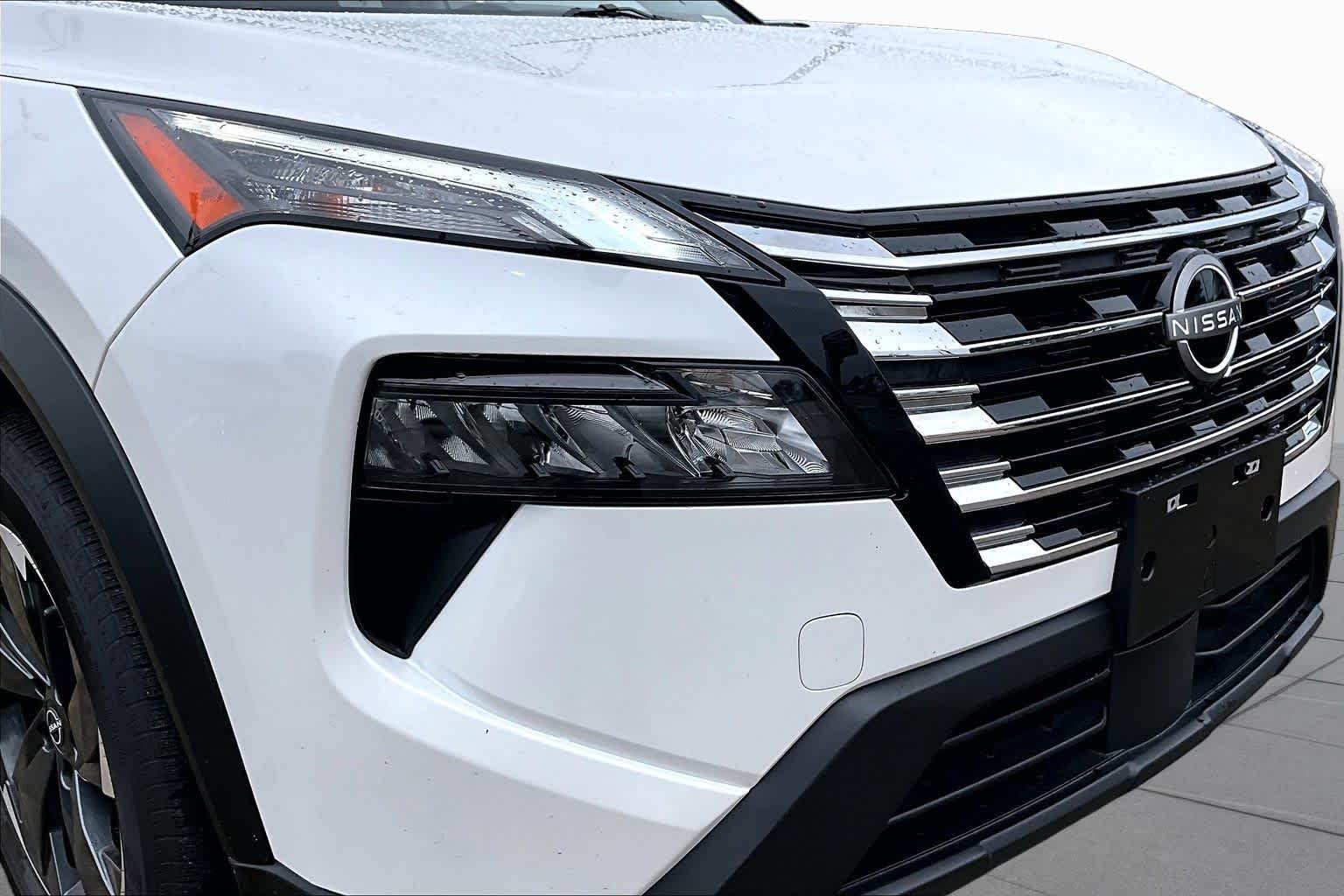 Used 2026 Everest White Pearl Tricoat Nissan SV image 29