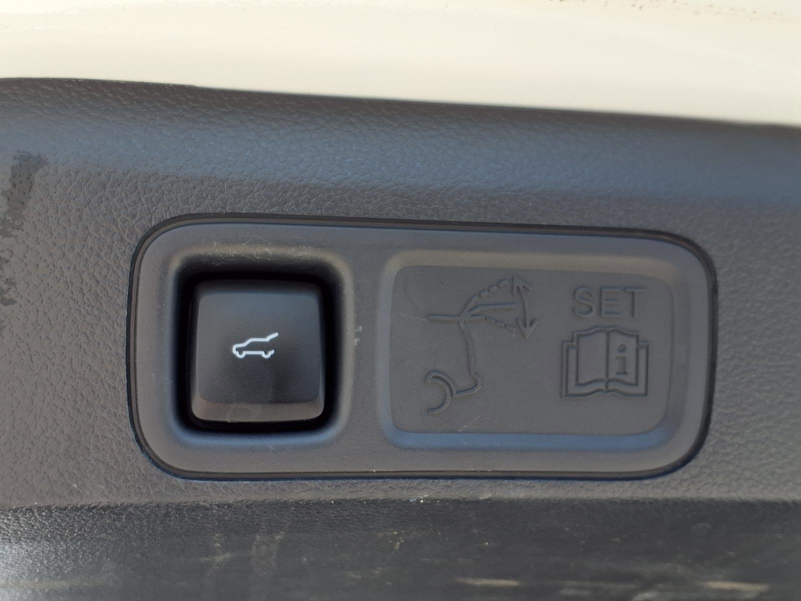 Certified Used 2023 Oxford White Ford XLT image 24