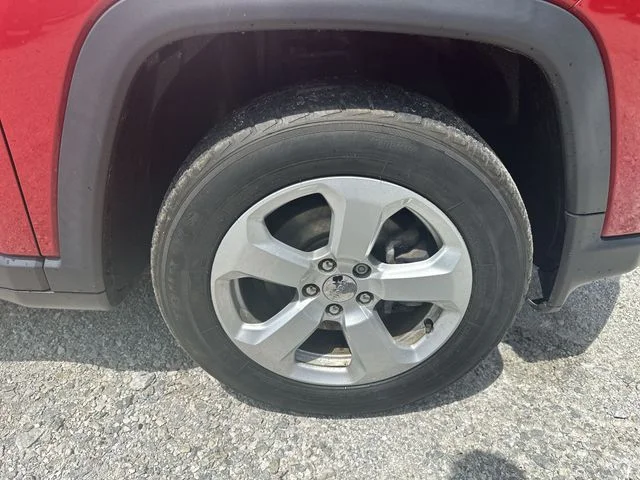 Used 2019 Red Jeep Latitude image 46