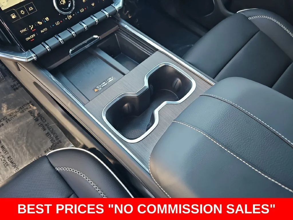 Used 2024 White Frost Tricoat GMC Denali image 26