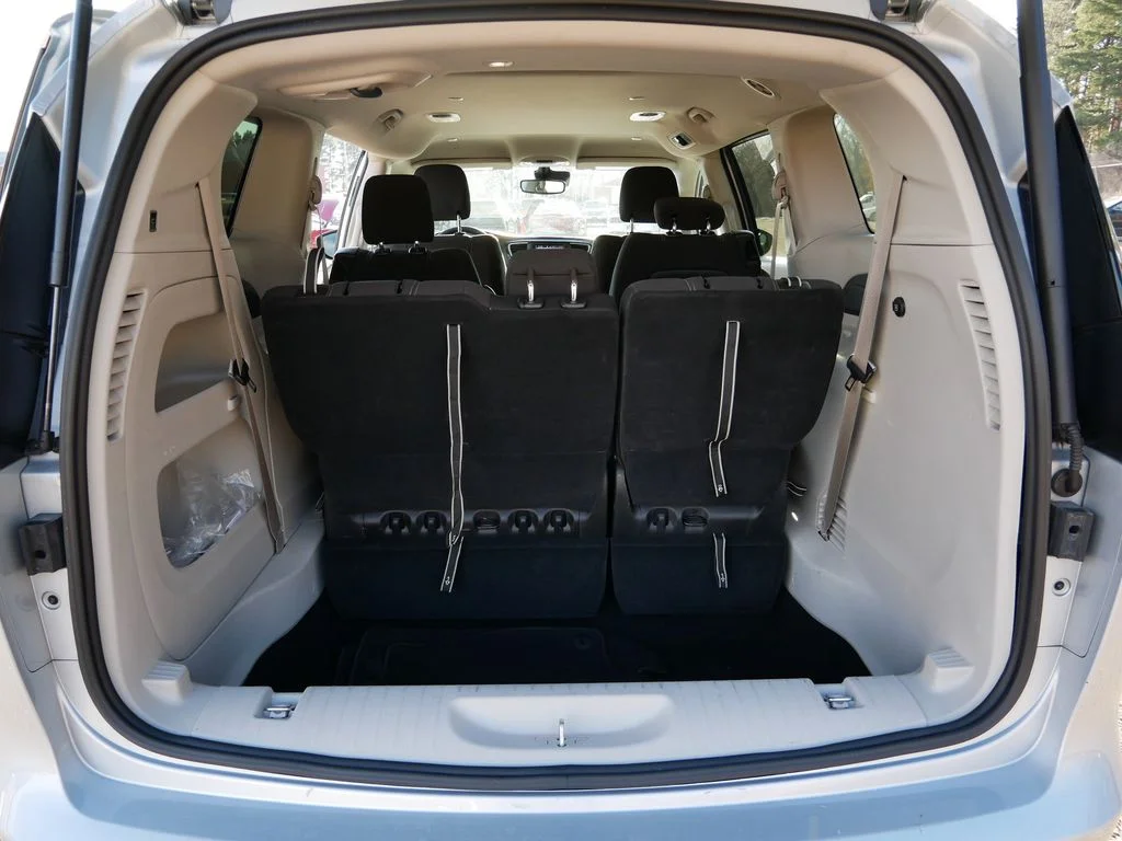 Used 2024 Silver Chrysler LX image 10