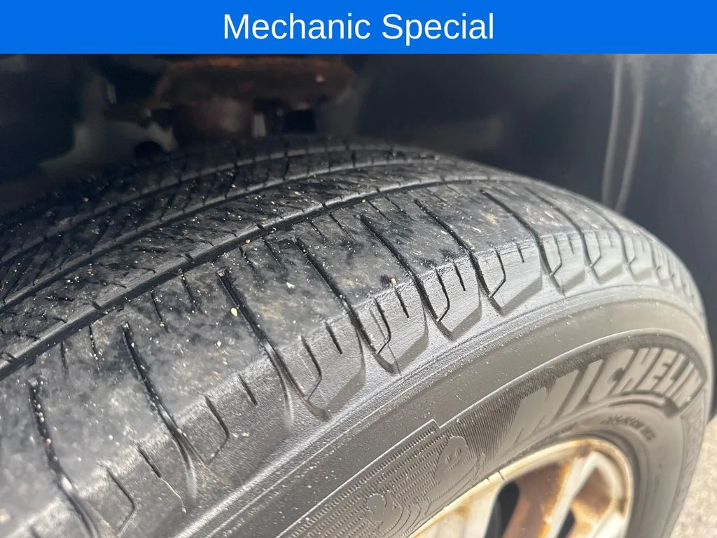 Used 2019 Green Jeep Latitude image 11