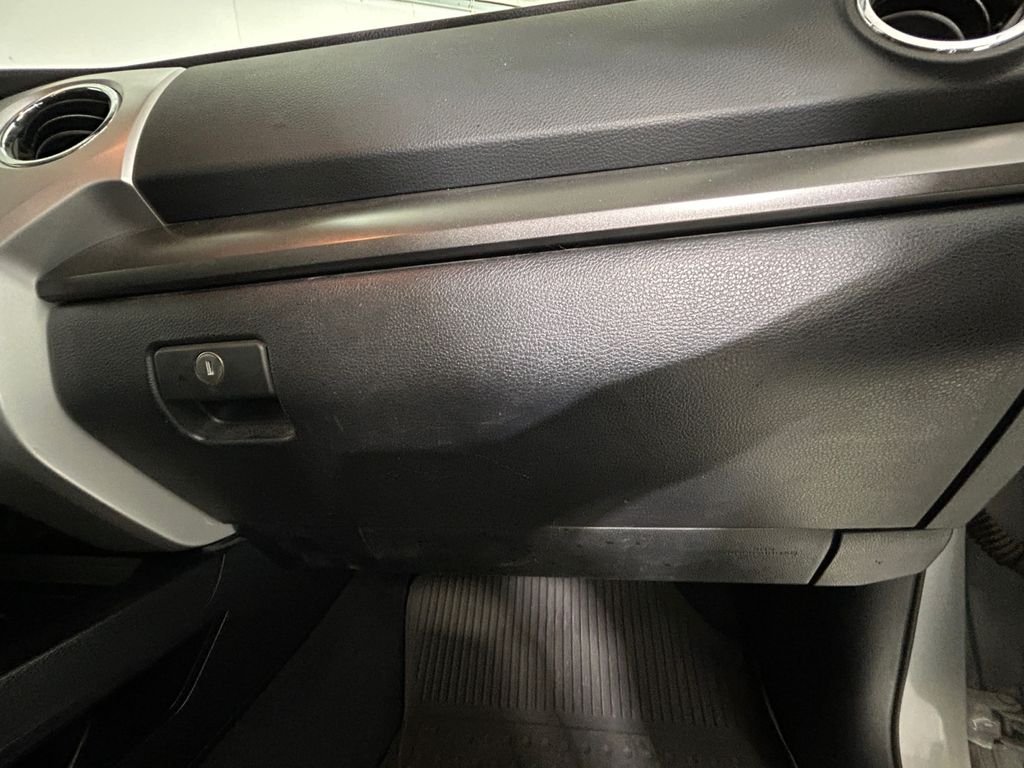 Used 2021 White Toyota SR5 image 24