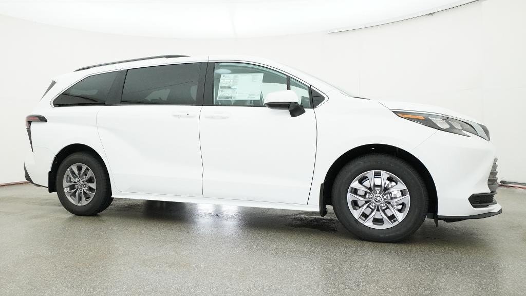 New 2026 Ice Cap Toyota LE image 21