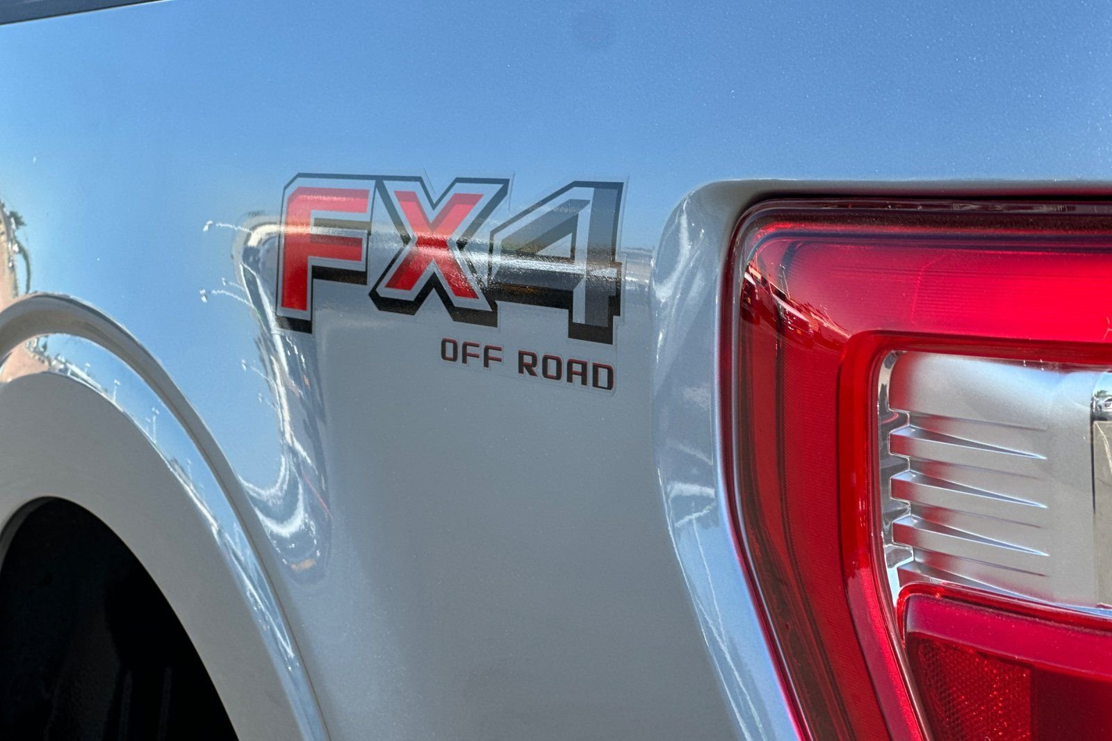Used 2022 Silver Ford Lariat image 30