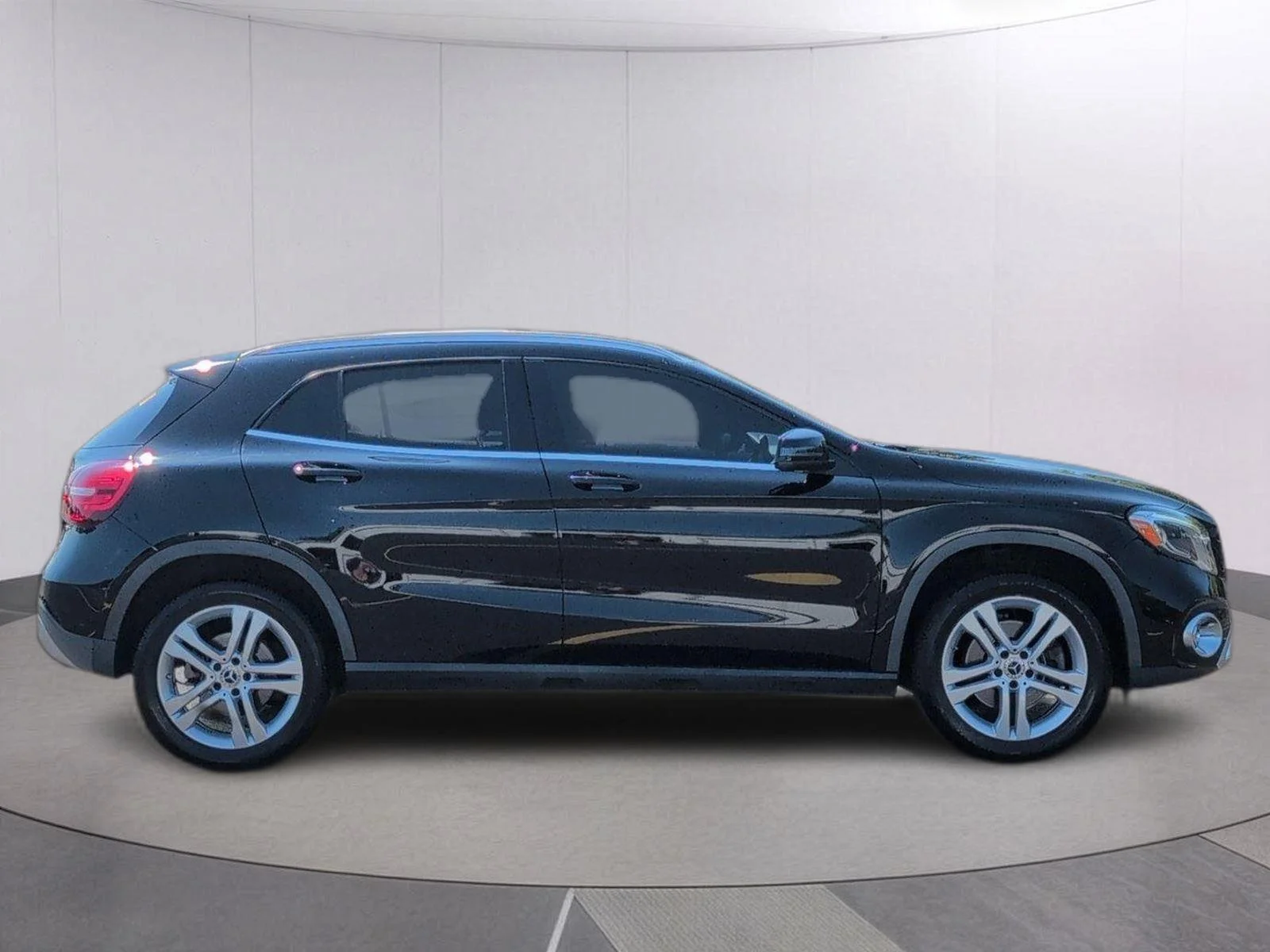 Used 2020 Night Black Mercedes-Benz GLA 250 image 8