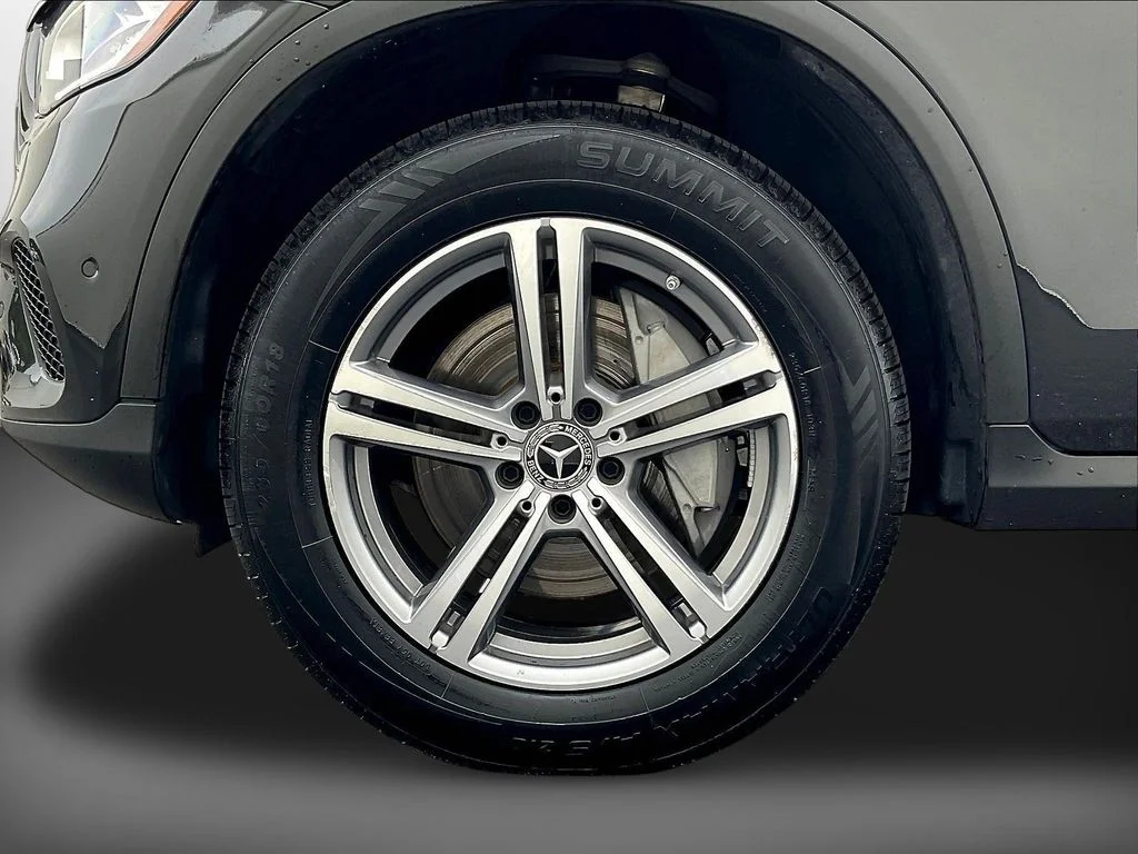 Used 2022 Black Mercedes-Benz GLC 300 image 33
