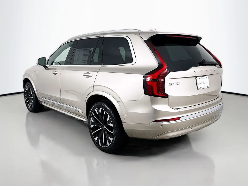 New 2026 Bright Dusk Metallic Volvo T8 Plus image 3
