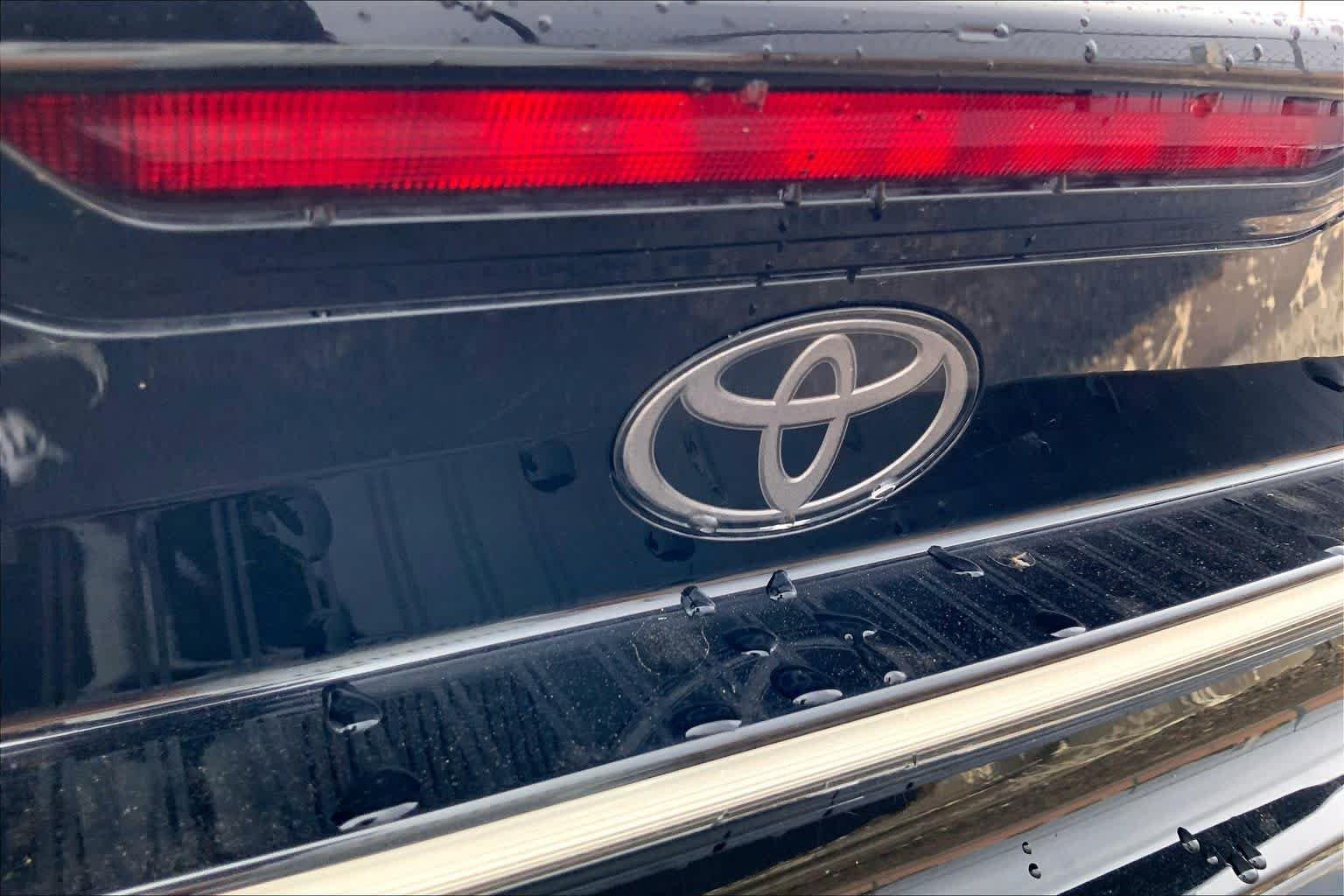 2026 Toyota Prius Plug-in Hybrid SE - Photo 28