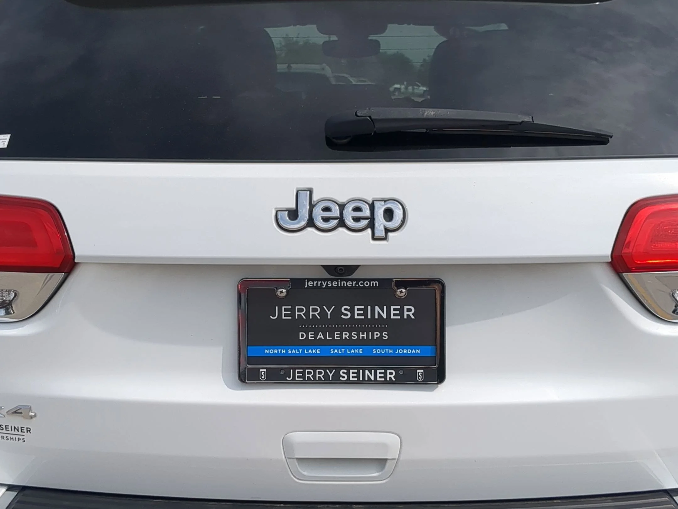 Used 2020 Bright White Clearcoat Jeep Overland image 13