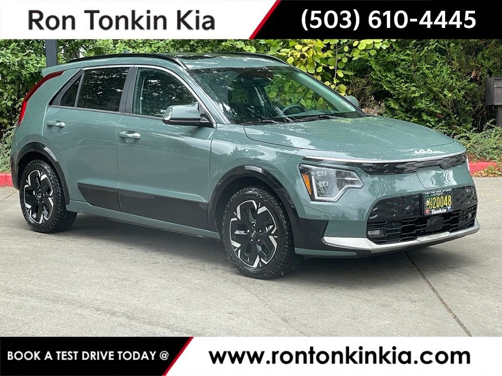 Used 2023 Cityscape Green Kia Wave image 1