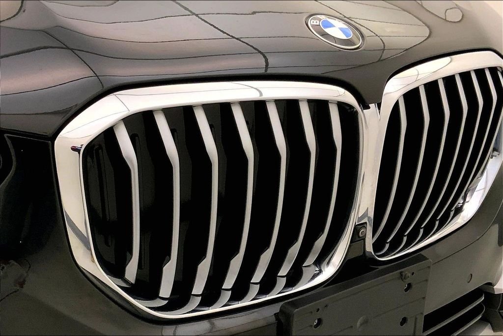 Used 2022 Black Sapphire Metallic BMW  image 29