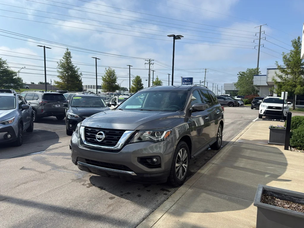 Used 2017 Gray Nissan SV image 7