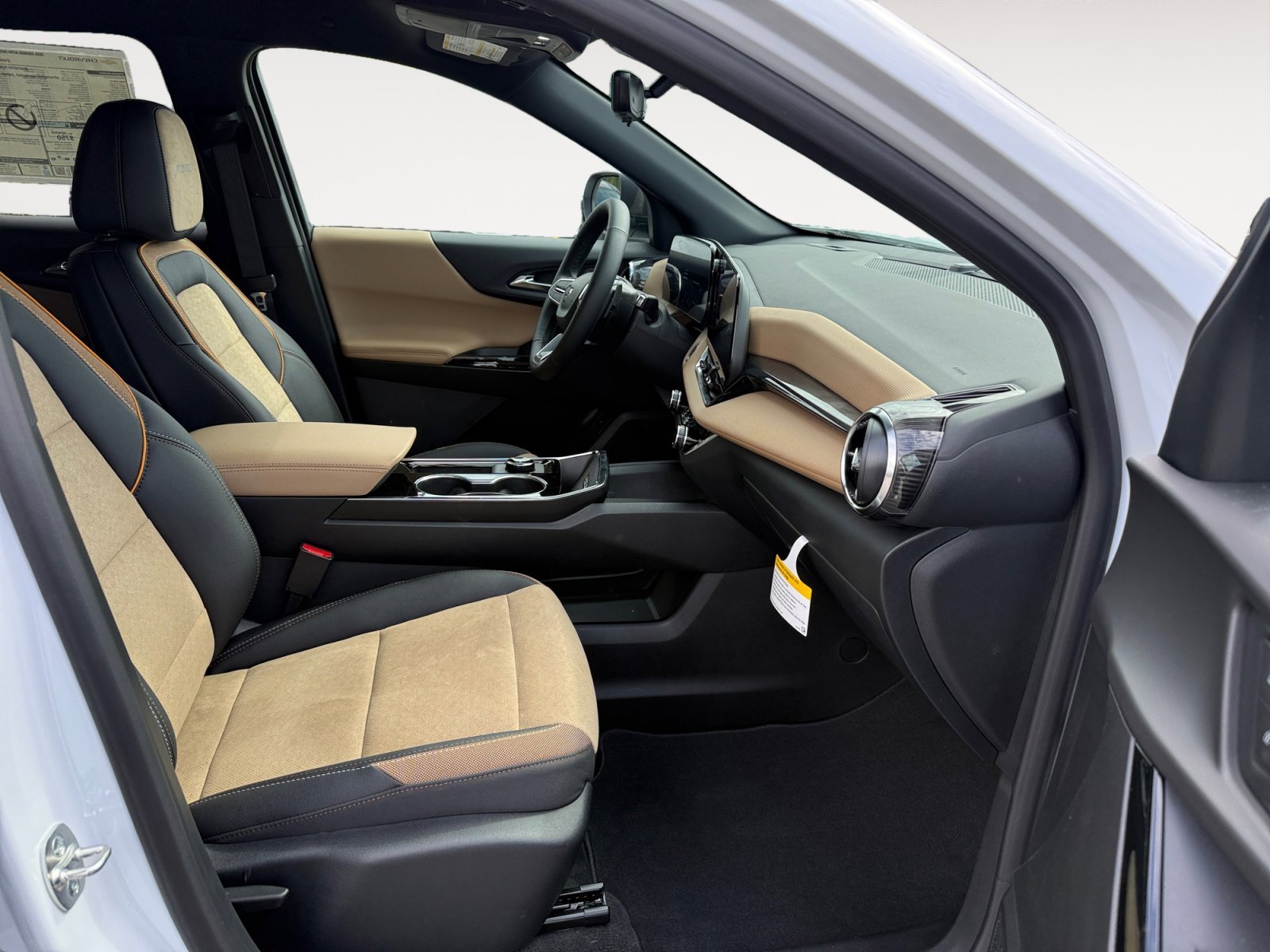 New 2026 Polar White Tricoat Chevrolet FWD ACTIV image 19
