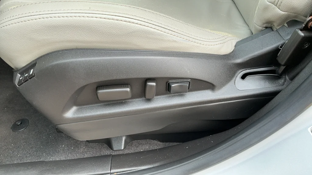 Used 2011 Silver GMC SLT-2 image 19