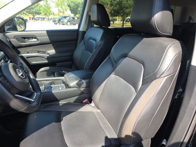 Used 2024 Black Nissan SL image 6