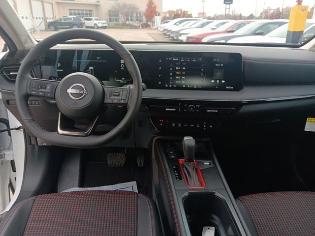 New 2026 Aspen White TriCoat / Super Black Two-tone Nissan SR image 28