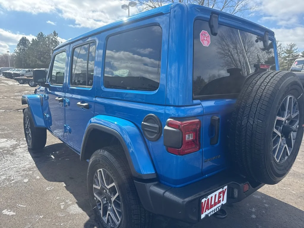 Used 2025 Blue Jeep Sahara image 5