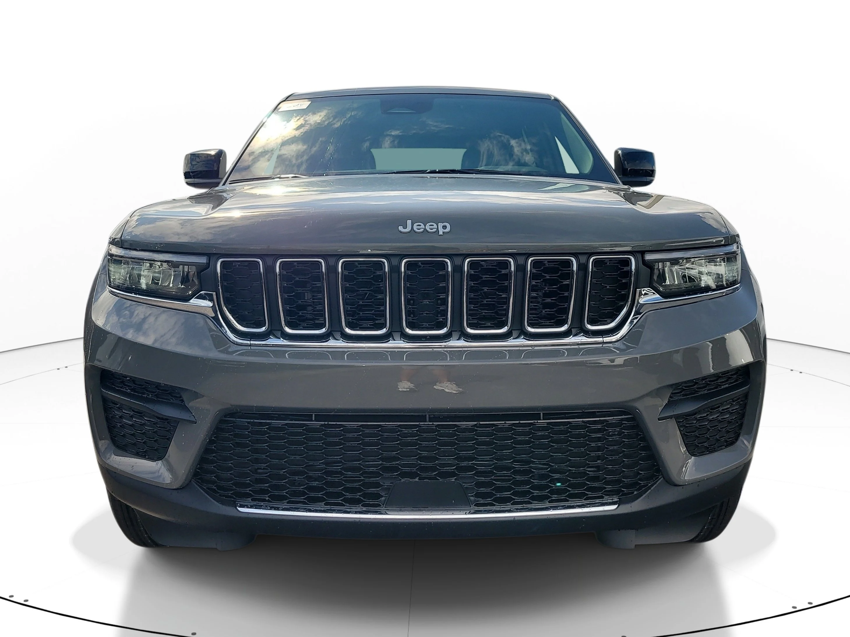 New 2027 Sting-Gray Clearcoat Jeep Laredo image 3