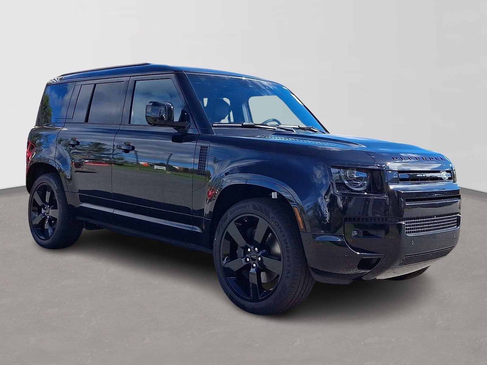 New 2026 Santorini Black LAND ROVER X-Dynamic SE image 2