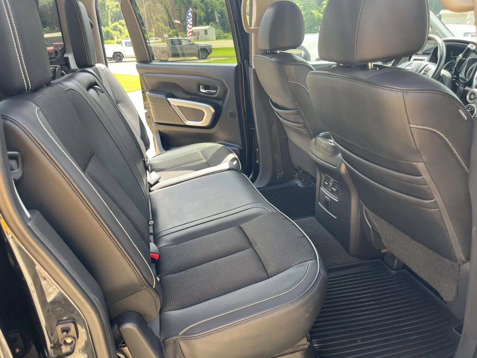 Used 2018 Magnetic Black Nissan 4x4 Crew Cab PRO-4X image 25