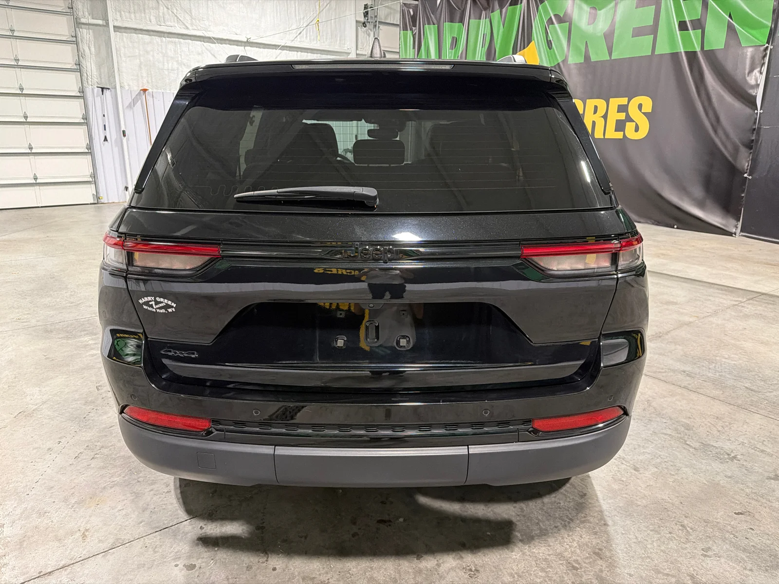Certified Used 2024 Diamond Black Crystal Pearlcoat Jeep Altitude X image 8