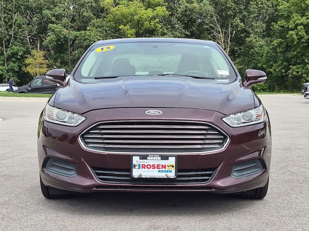 Used 2013 Red Ford SE image 2