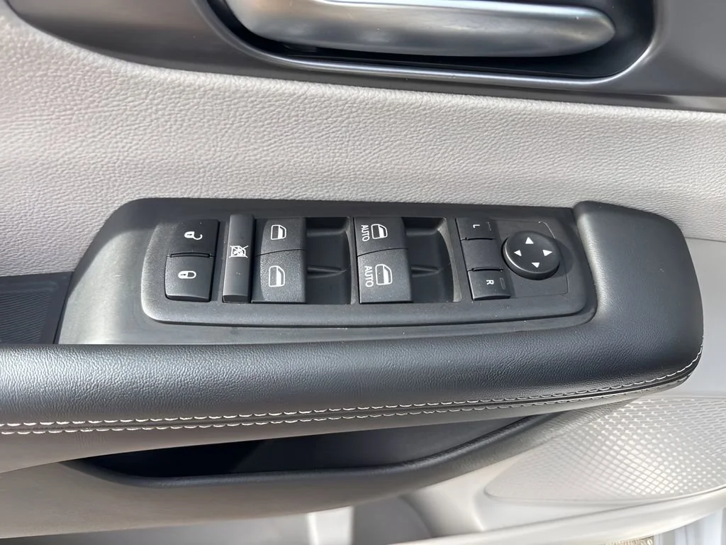 Used 2024 Silver Chrysler Touring L image 28