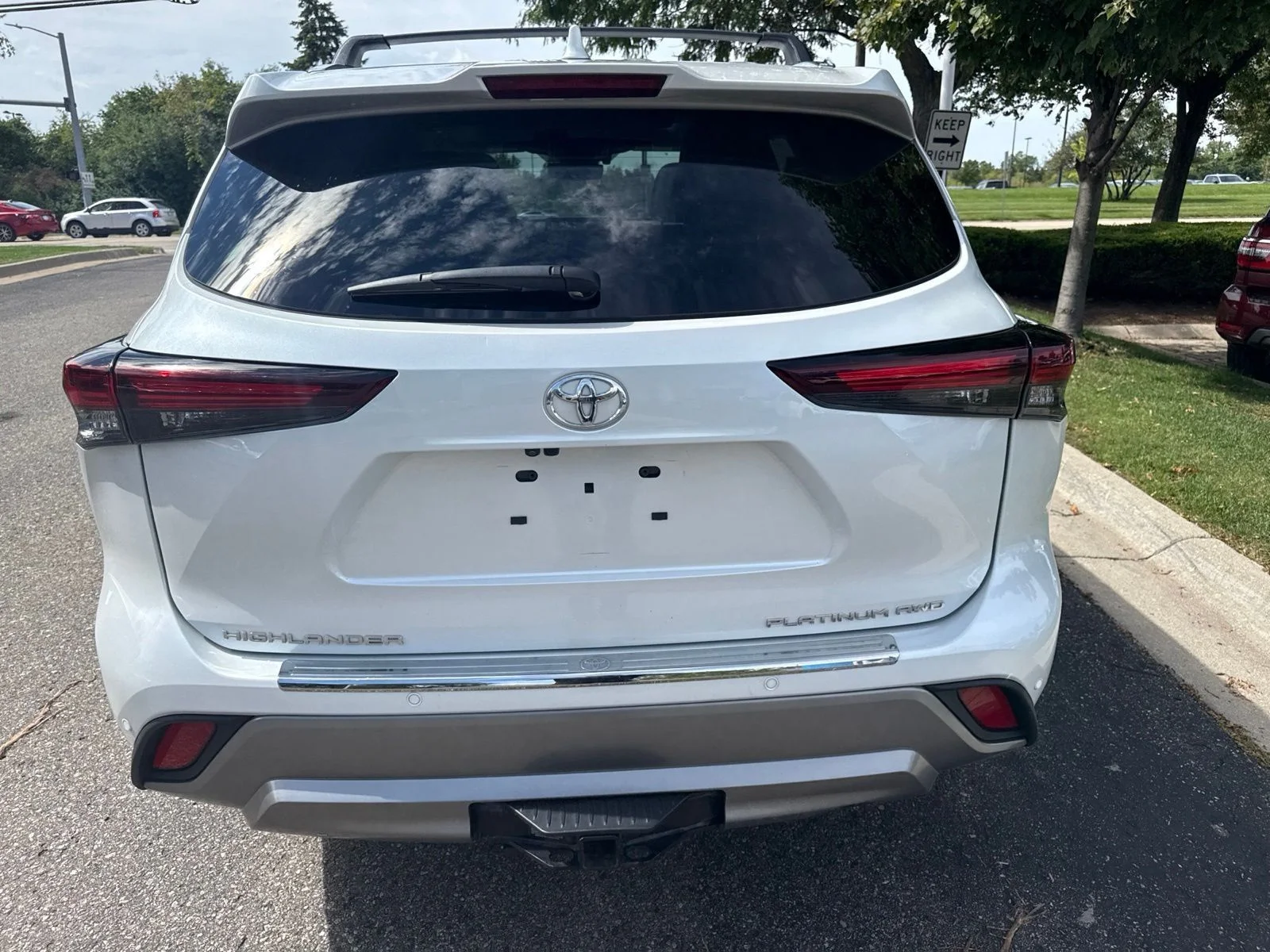 Used 2024 Pearl Toyota Platinum image 9