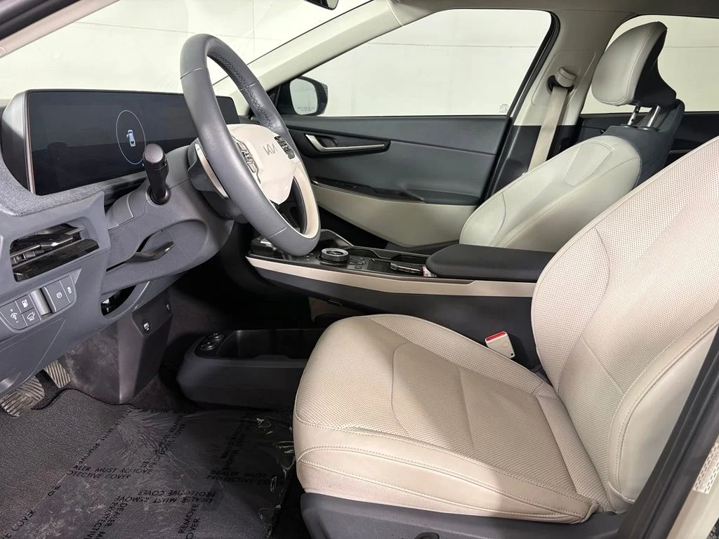 Used 2023 White Kia Wind image 21