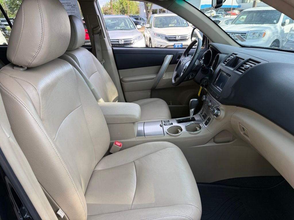 Used 2012 Black Toyota SE image 18