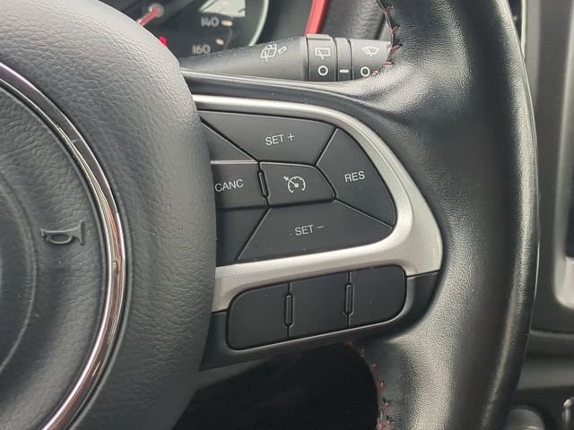 Used 2020 Silver Jeep Trailhawk image 29