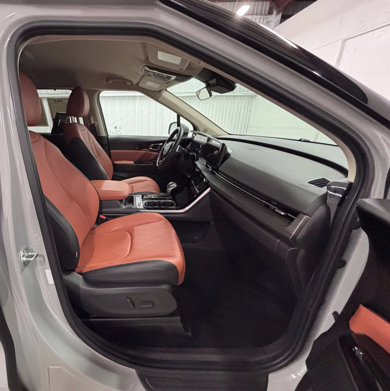 Used 2024 White Kia SX image 18