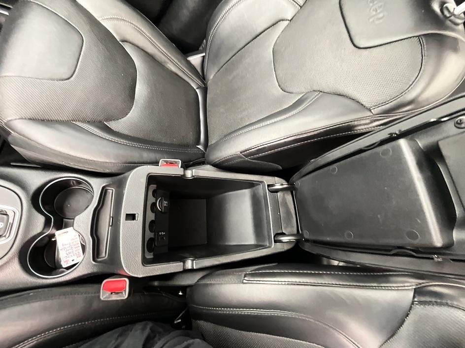 Used 2019 Gray Jeep Limited image 27