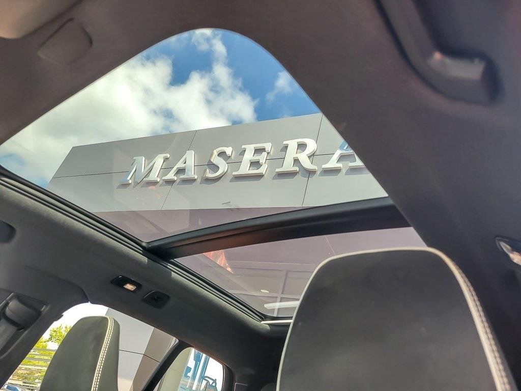 2023 VOLVO XC40 - Image 7