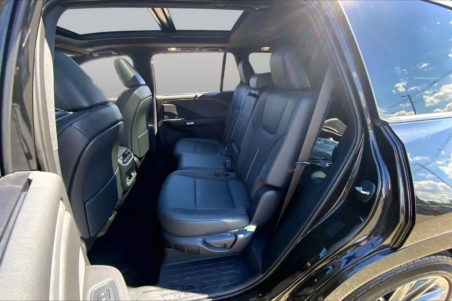 Certified Used 2025 CAVIAR Lexus Luxury image 21
