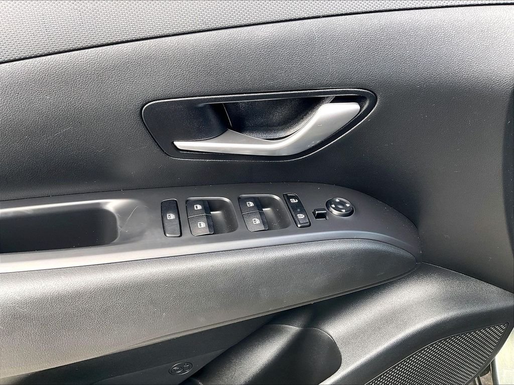Used 2023 Amazon Gray Hyundai SEL image 37