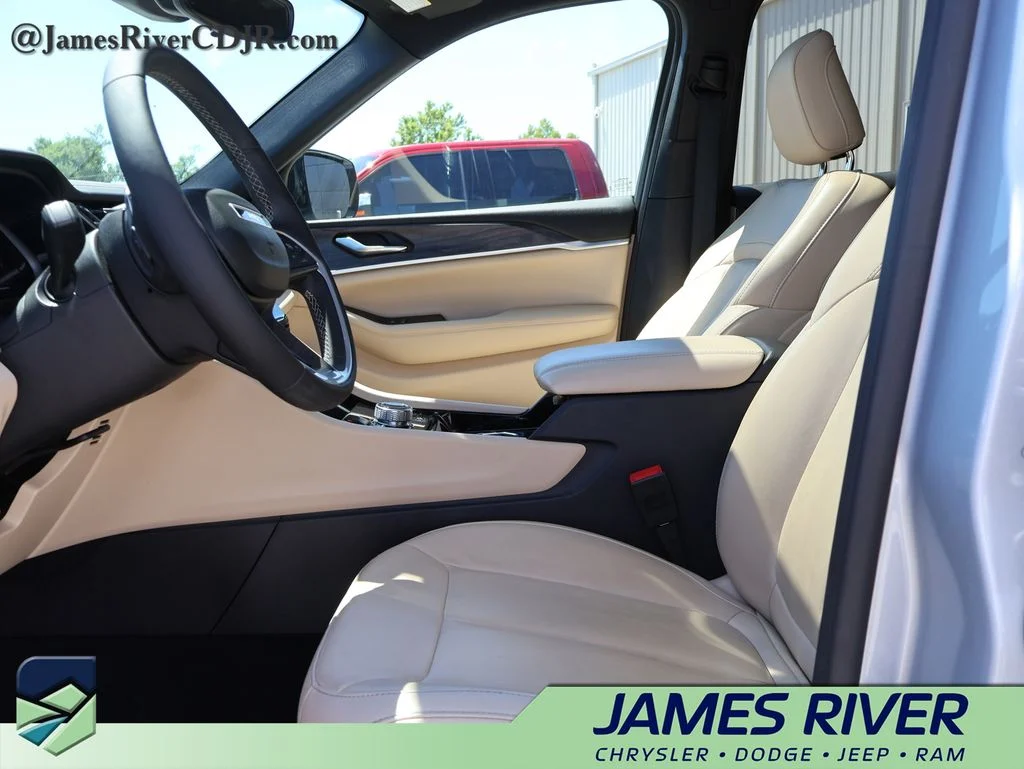 Used 2022 Silver Jeep 4xe image 23