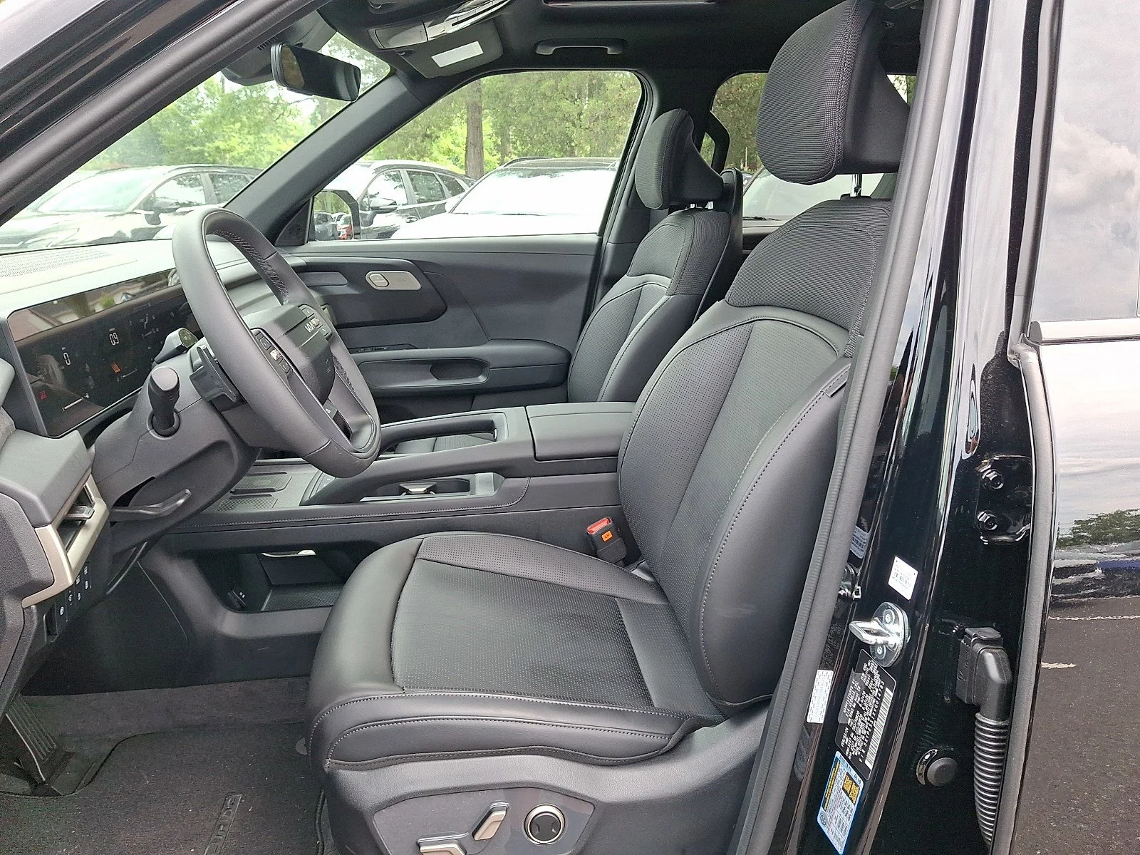 New 2027 Ebony Black Kia S image 6