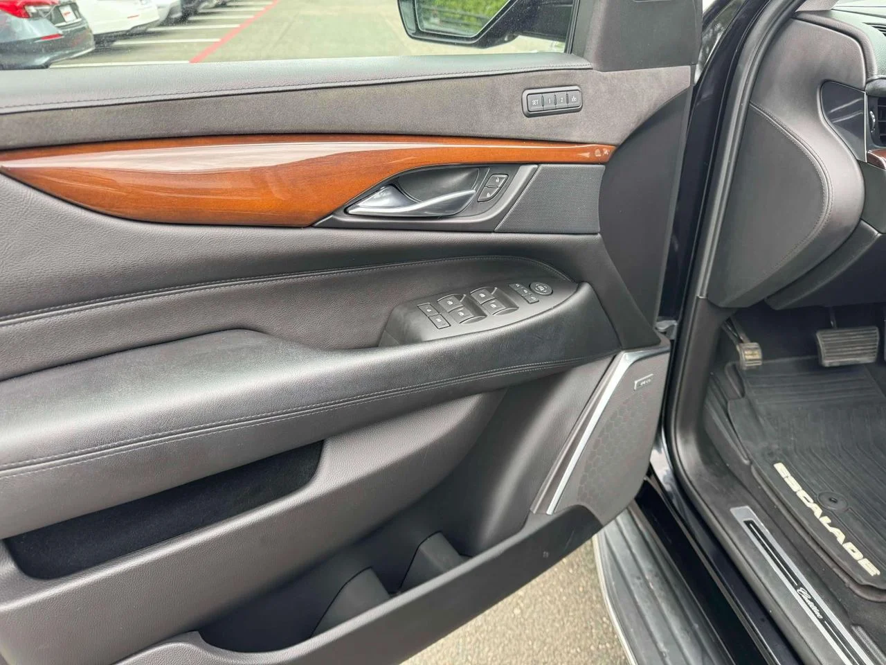 Used 2018 Black Raven Cadillac Luxury image 22