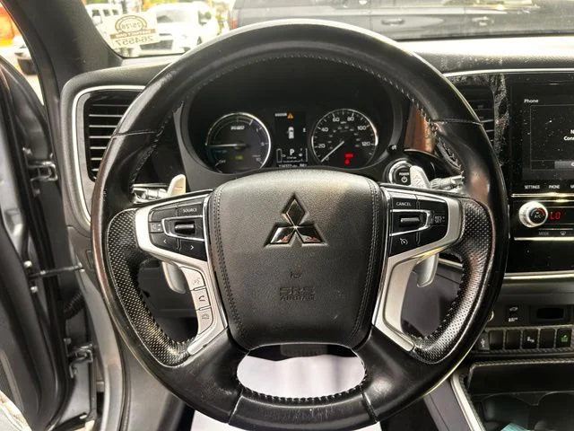 Used 2022  Mitsubishi  image 25