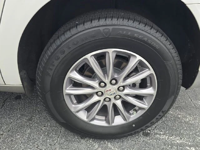 Used 2024 White Frost Tricoat Buick Essence image 33