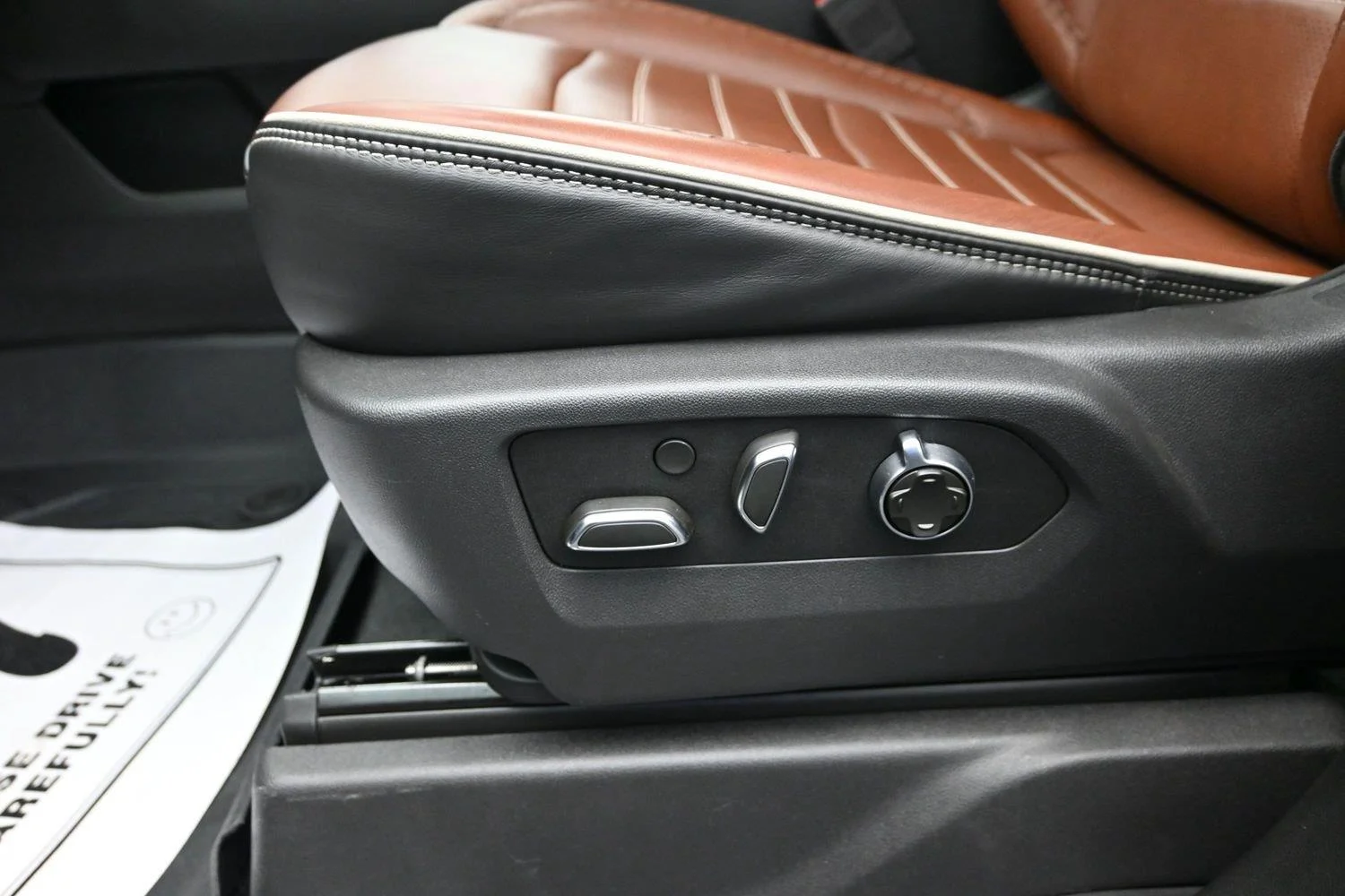 Used 2025 Onyx Black GMC Denali Ultimate image 24