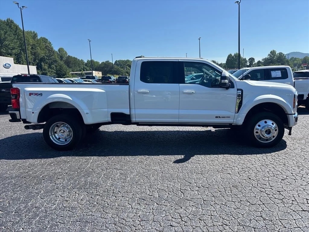 Used 2023 White Ford Lariat image 9