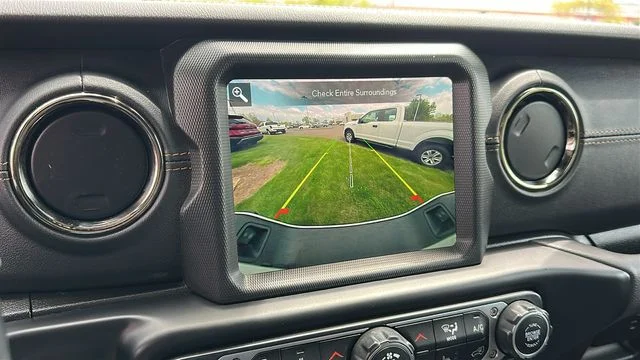 Used 2022 White Jeep Overland image 17