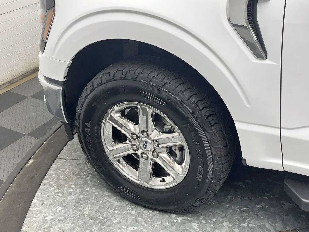 Used 2025 White Ford XLT image 30