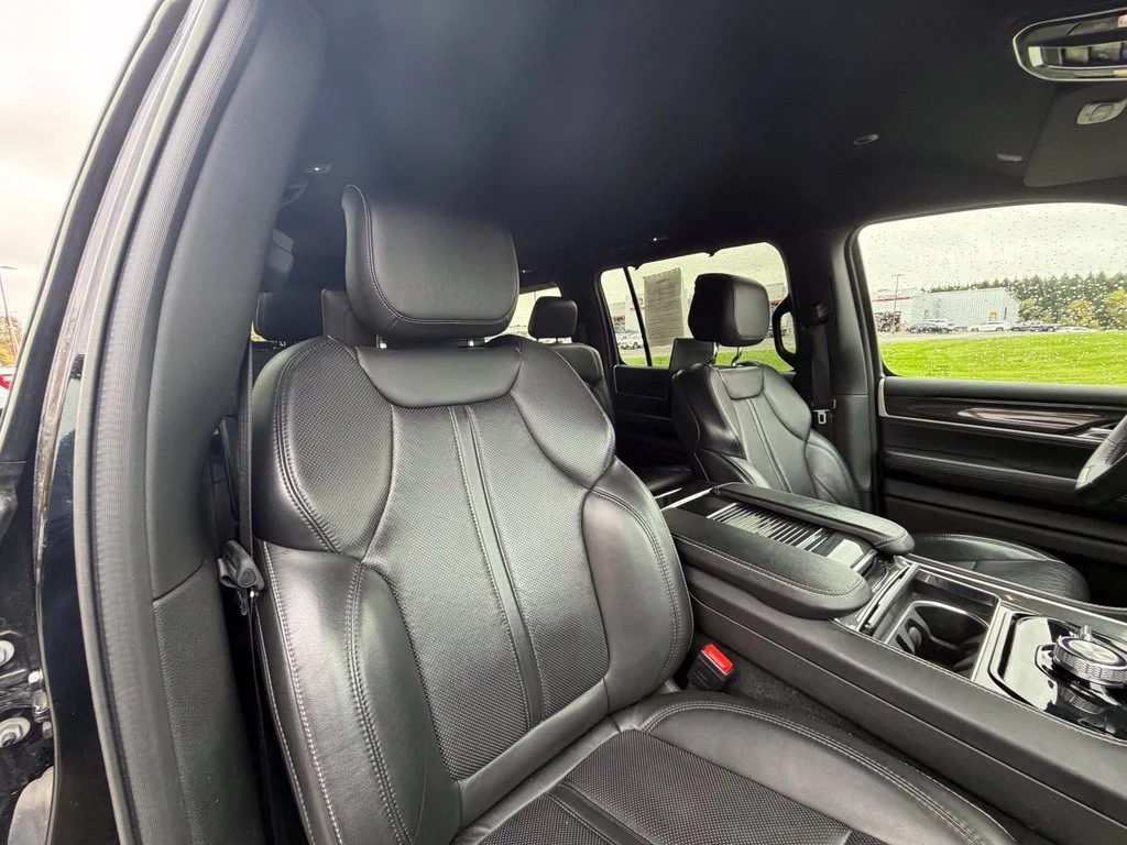 Used 2022 Diamond Black Cry Jeep Series I image 41
