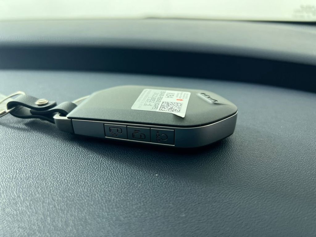 New 2026 Ceramic Silver Kia SX image 36