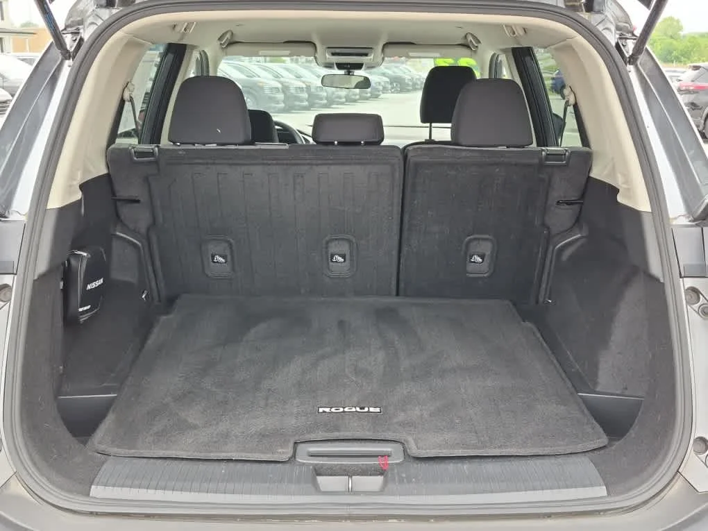 Used 2023 Gun Metallic Nissan SV image 19